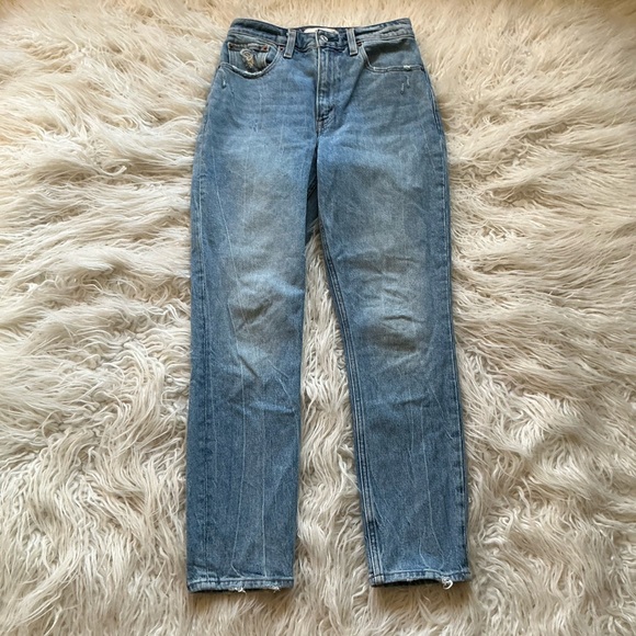 Abercrombie Curve Love‎ High Rise Mom Jeans - Picture 1 of 4